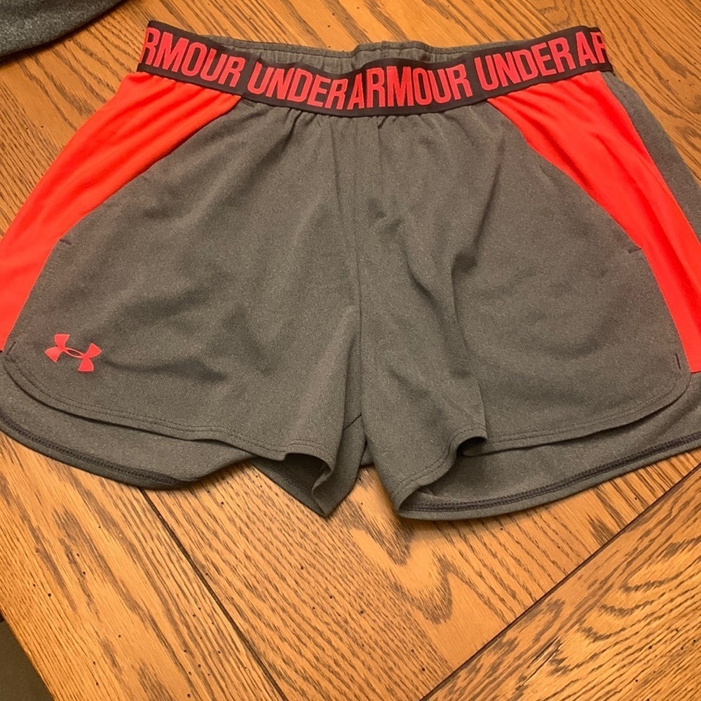 Under Armour size small shorts/1